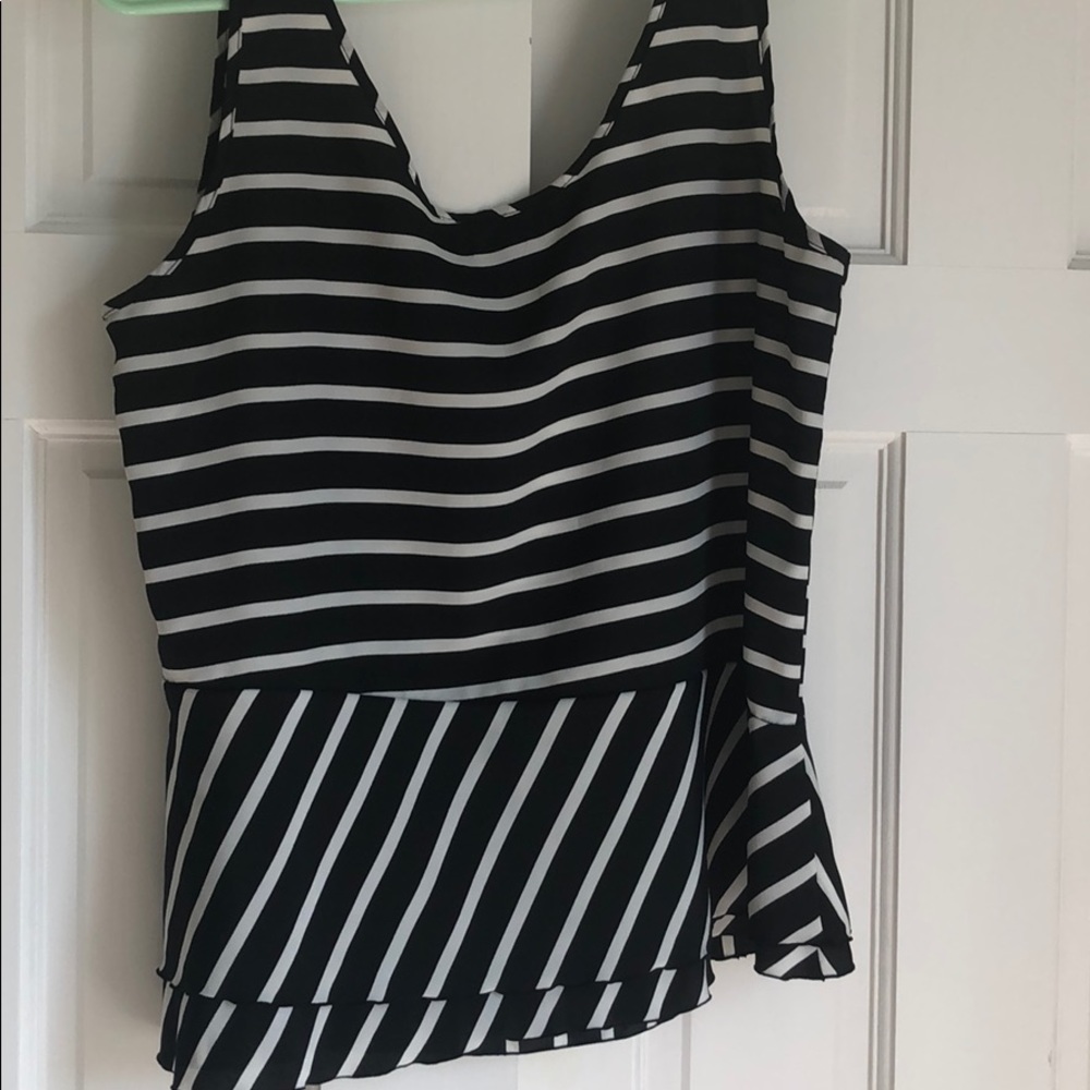 Gap Tank Top with Ruffled Bottom. - Picture 2 of 2